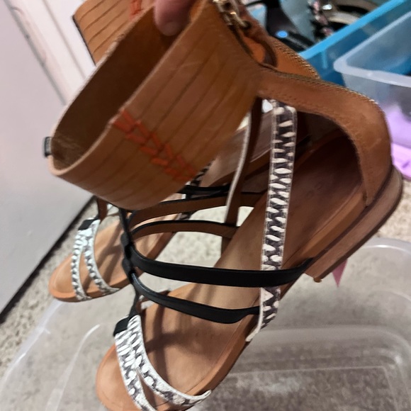 Coach sandals! Size 7 (37) - Picture 3 of 5